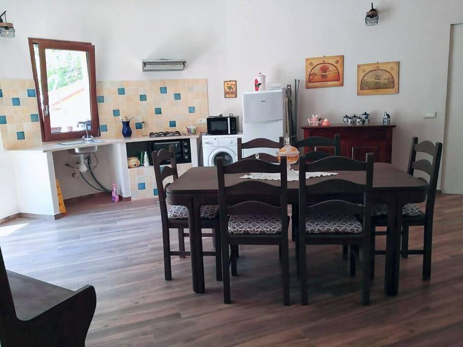 Da Nonna Cettina Appartamento In Villa Con Piscina Palermo Luaran gambar