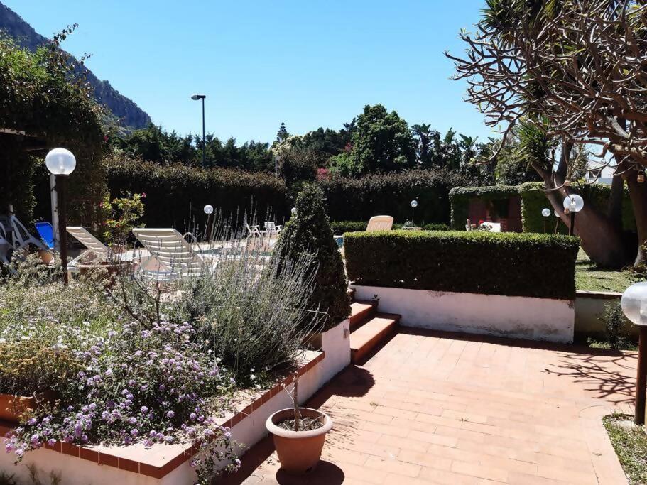 Da Nonna Cettina Appartamento In Villa Con Piscina Palermo Luaran gambar