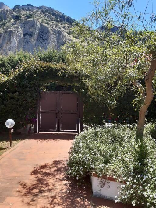 Da Nonna Cettina Appartamento In Villa Con Piscina Palermo Luaran gambar