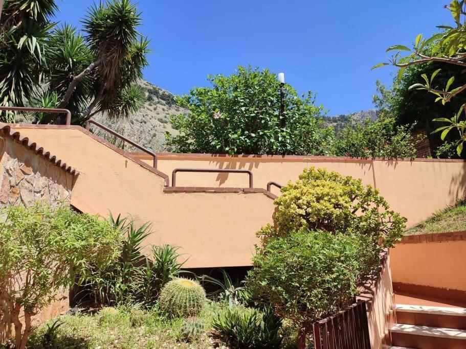 Da Nonna Cettina Appartamento In Villa Con Piscina Palermo Luaran gambar